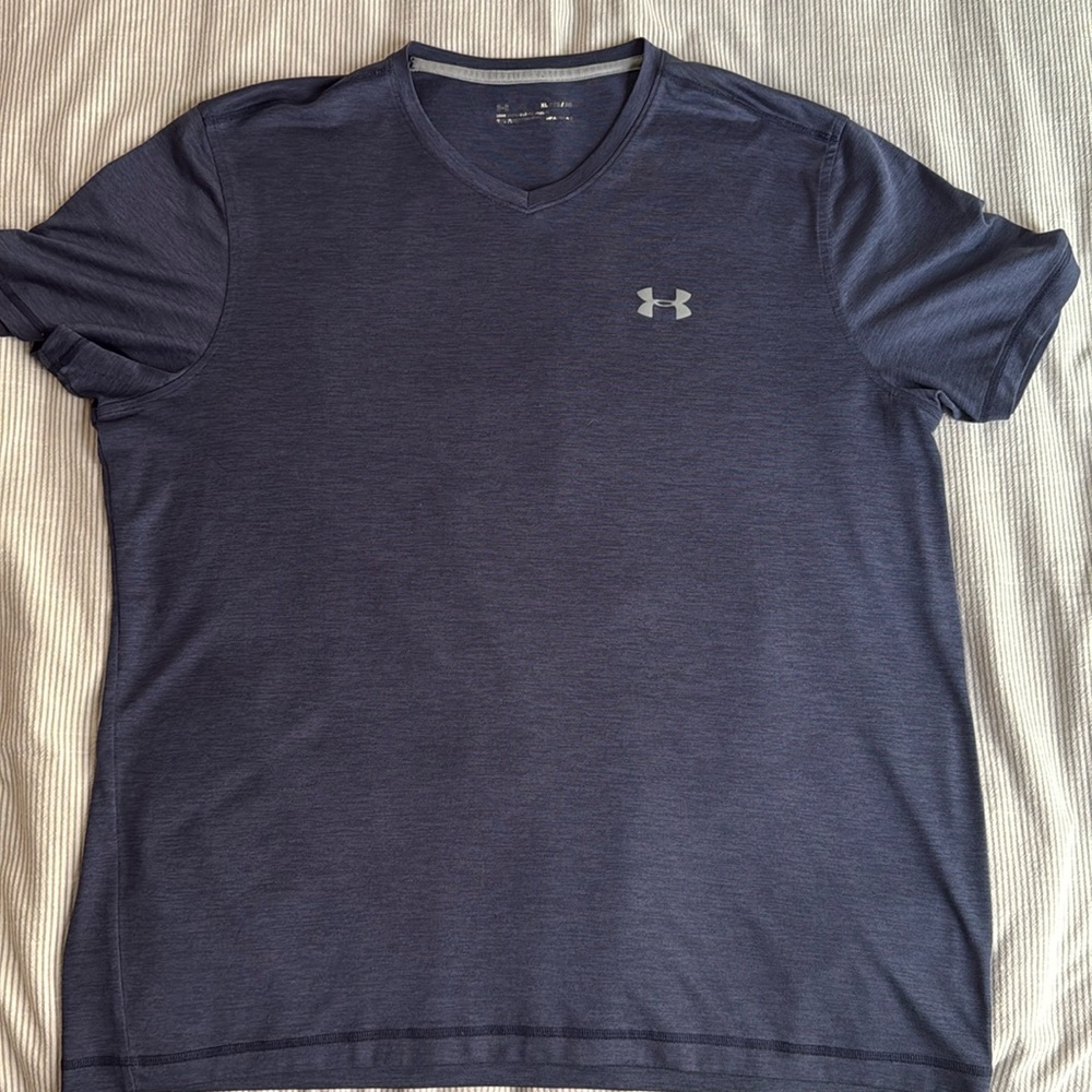 Under Armor Men’s
Size XL
Navy